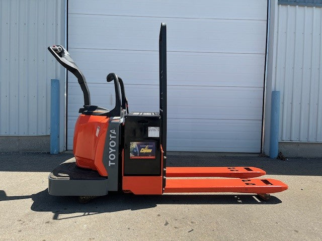 Used forklift for sale in London | 2018 TOYOTA 6000 LB Electric Walkie Rider Pallet Truck | Model: 8HBE30