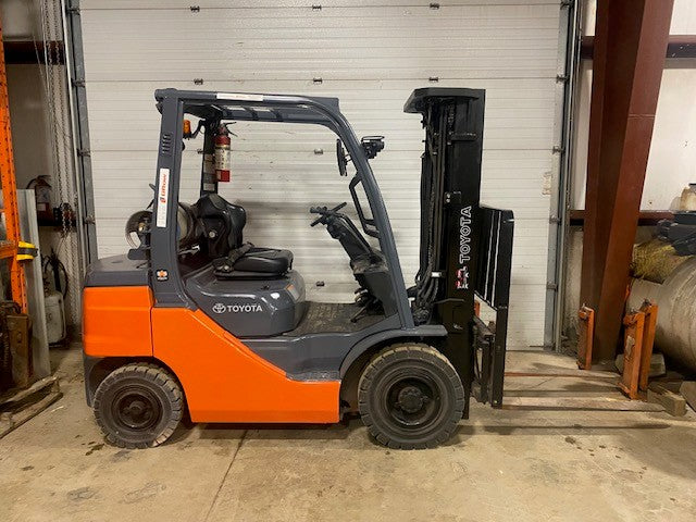 Used forklift for sale in Moncton | 2021 TOYOTA 5,000 LB IC Pneumatic Forklift | Model: 8FGU25