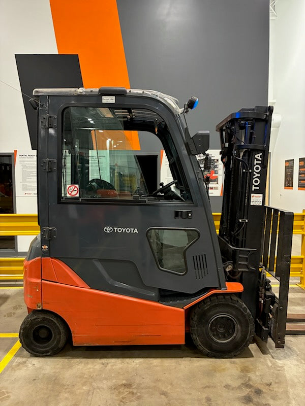 Used forklift for sale in Vermont | 2017 Toyota 5000 lbs capacity electric pnuematic 80 Volt w/charger . | Model: 05-8FBMK25T 