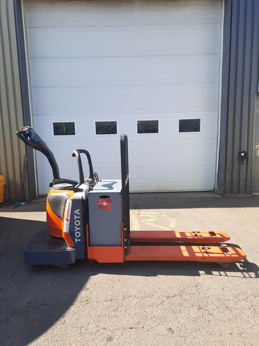 Used forklift for sale in Quebec | 2022 TOYOTA 6000 LB Electric Walkie Rider Pallet Truck | Model: 8HBE30