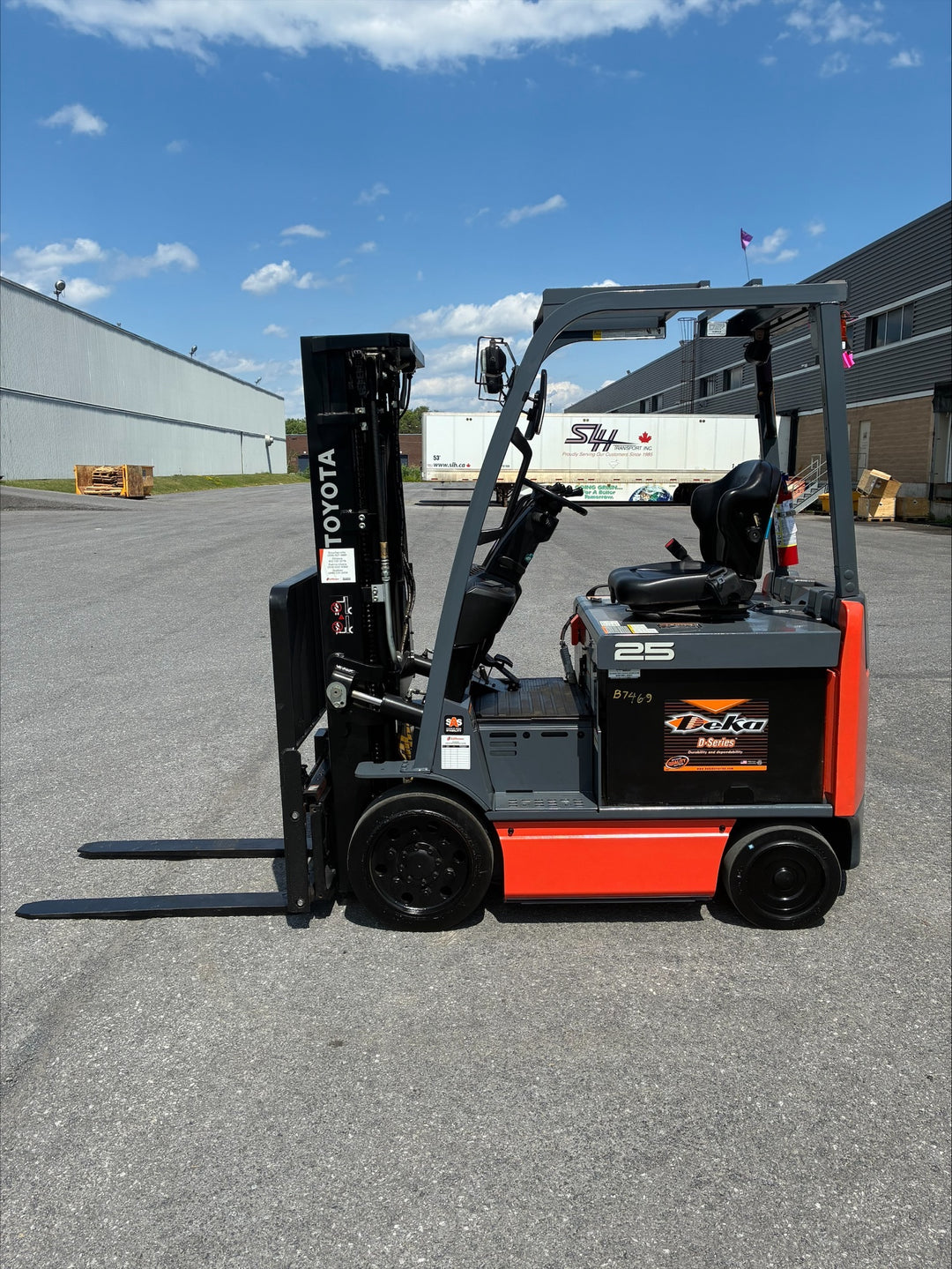 Used forklift for sale in Boucherville | 2022 TOYOTA 5,000 LB Electric Cushion Forklift | Model: 8FBCU25
