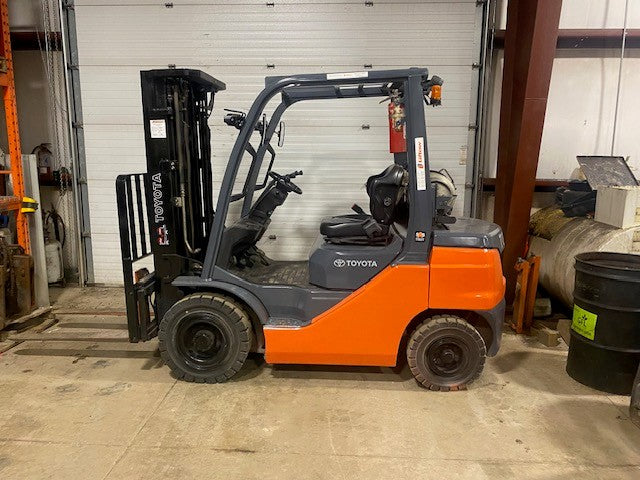 Used forklift for sale in Moncton | 2021 TOYOTA 5,000 LB IC Pneumatic Forklift | Model: 8FGU25