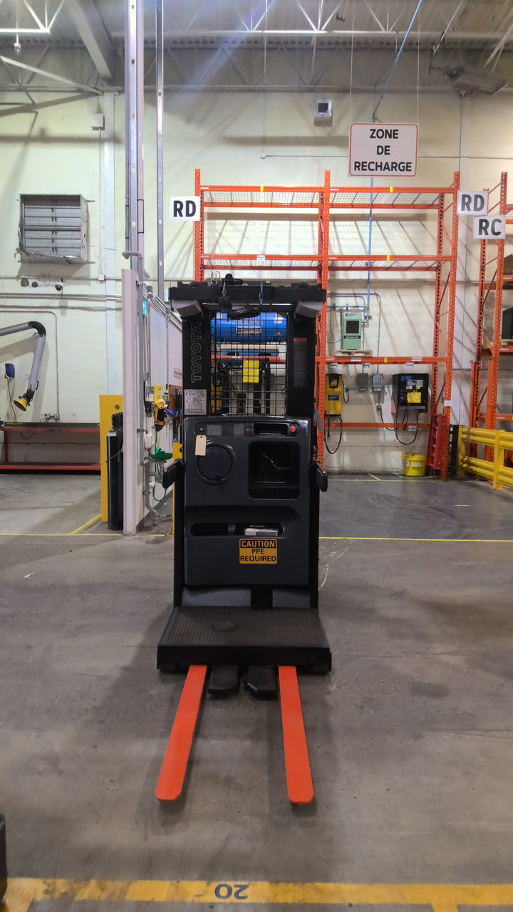 Used forklift for sale in Lachine | 2018 TOYOTA 3,000 LB Electric Order Picker | Model: 7BPUE15210