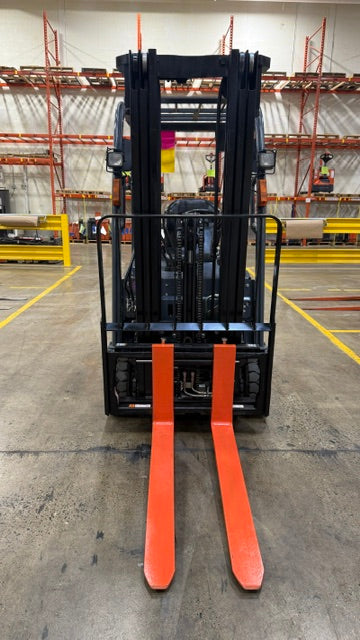Used forklift for sale in Lachine | 2018 TOYOTA 4,000 LB 3-Wheel Electric Forklift | Model: 8FBE20U