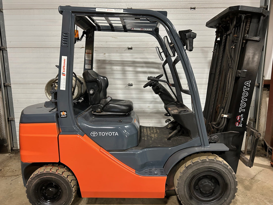 Used forklift for sale in Moncton | 2021 TOYOTA 5,000 LB IC Pneumatic Forklift | Model: 8FGU25