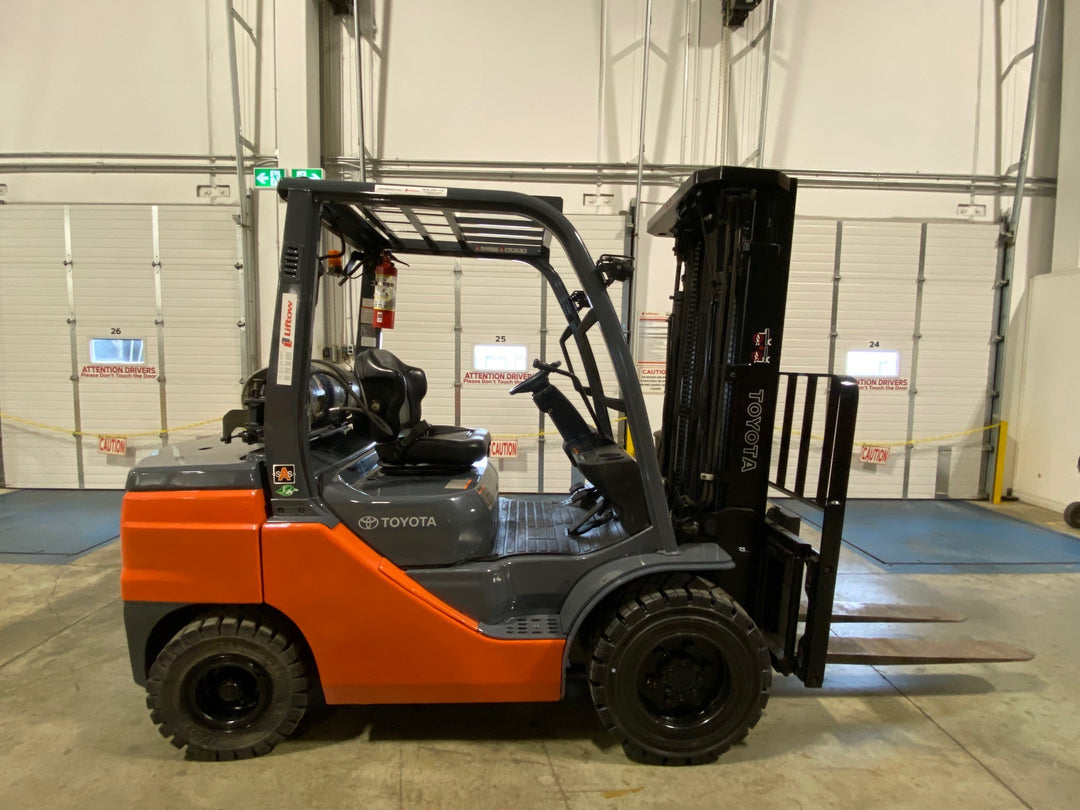 Used forklift for sale in Ajax | 2021 TOYOTA 6,000 LB IC Pneumatic Forklift | Model: 8FGU30