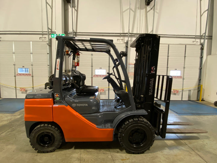 Used forklift for sale in Ajax | 2021 TOYOTA 6,000 LB IC Pneumatic Forklift | Model: 8FGU30