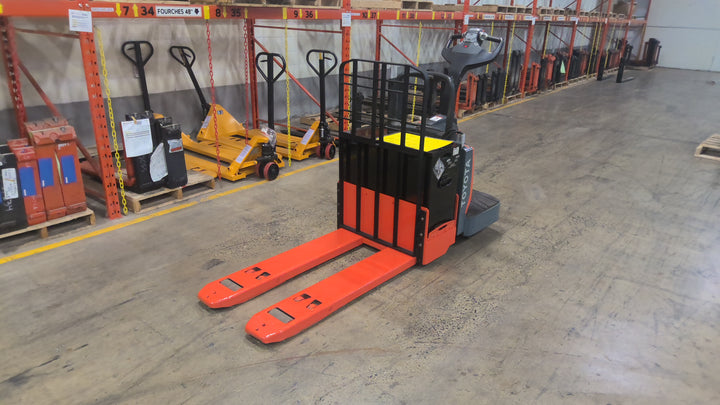 Used forklift for sale in Lachine | 2017 TOYOTA 6,000 LB Electric Walkie Rider Pallet Truck | Model: 8HBE30