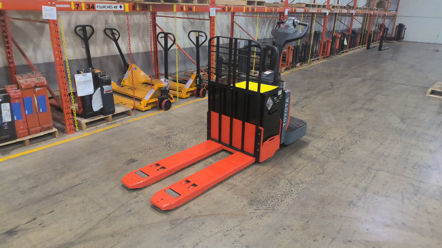 Used forklift for sale in Lachine | 2017 TOYOTA 6,000 LB Electric Walkie Rider Pallet Truck | Model: 8HBE30