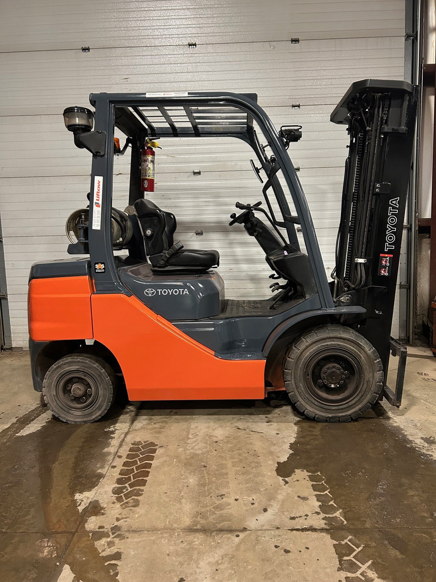 Used forklift for sale in Moncton | 2021 TOYOTA 5,000 LB IC Pneumatic Forklift | Model: 8FGU25