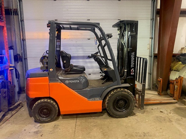 Used forklift for sale in Moncton | 2021 TOYOTA 5,000 LB IC Pneumatic Forklift | Model: 8FGU25