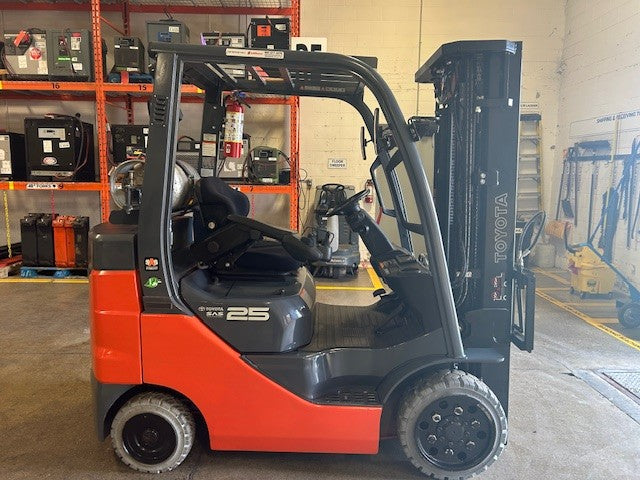 Used forklift for sale in Toronto | 2021 TOYOTA 5000 LB IC Cushion Forklift | Model: 8FGCU25