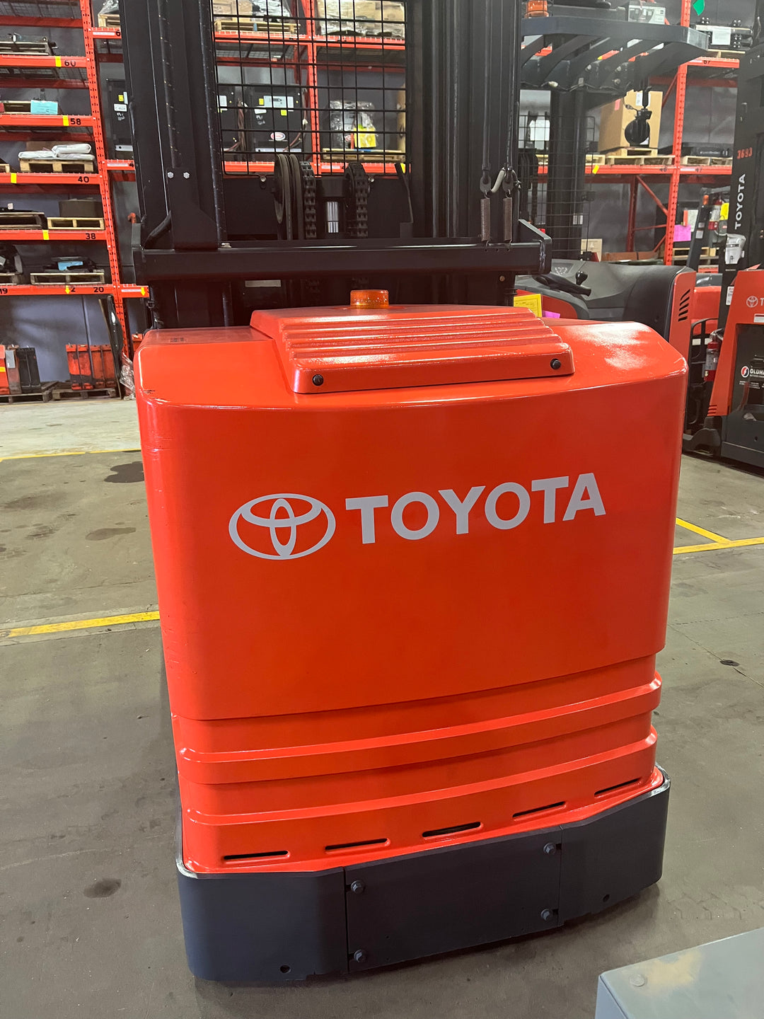 Used forklift for sale in Ottawa | 2018 TOYOTA 3000 LB Electric Order Picker | Model: 7BPUE15240
