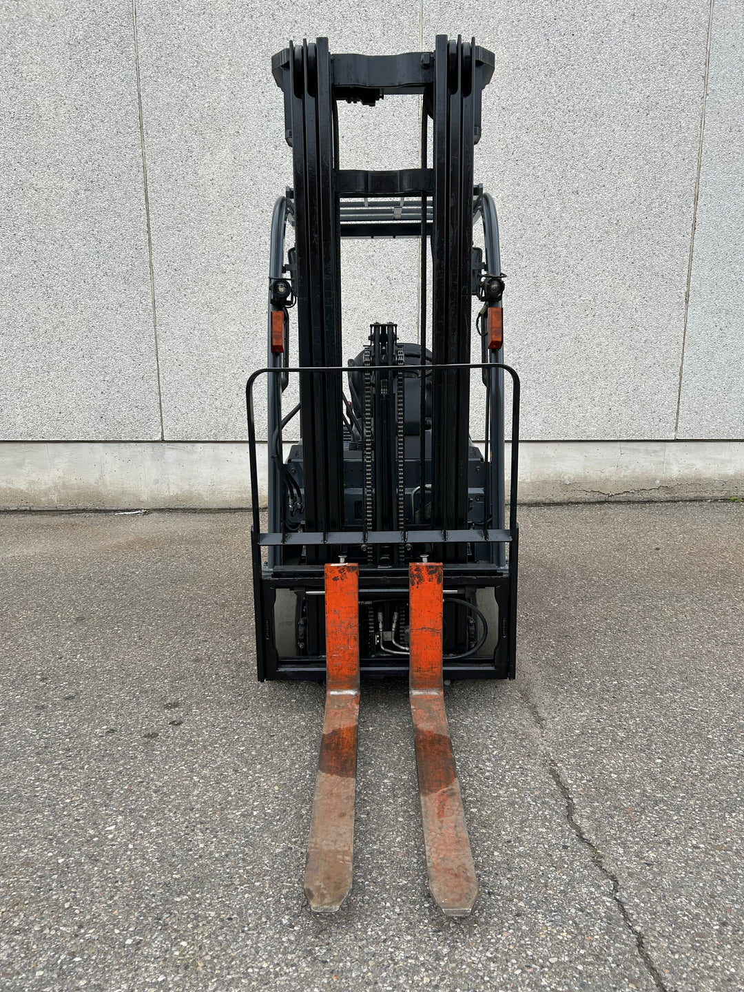 Used forklift for sale in Vaughan | 2016 TOYOTA 3,500 LB 3-Wheel Electric Forklift | Model: 8FBE18U
