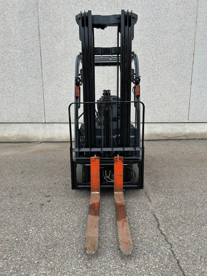 Used forklift for sale in Vaughan | 2016 TOYOTA 3,500 LB 3-Wheel Electric Forklift | Model: 8FBE18U