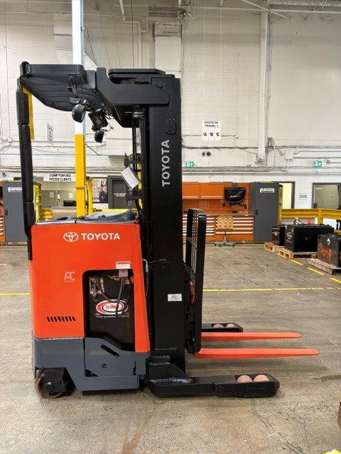 Used forklift for sale in Lachine | 2015 TOYOTA 3,500 LB Electric Reach Truck | Model: 9BR183S211