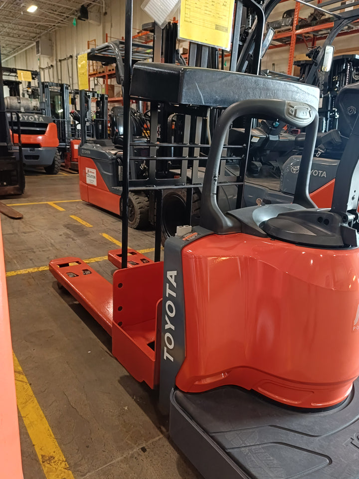 Used forklift for sale in Lachine | 2016 TOYOTA 6000 LB Electric Walkie Rider Pallet Truck | Model: 8HBE30