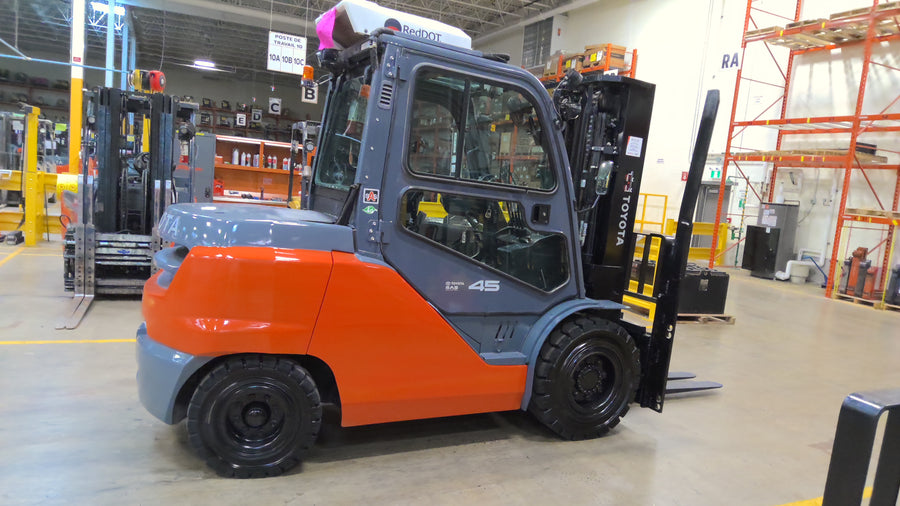 Used forklift for sale in Lachine | 2020 TOYOTA 10,000 LB Diesel Pneumatic Forklift | Model: 8FD45U