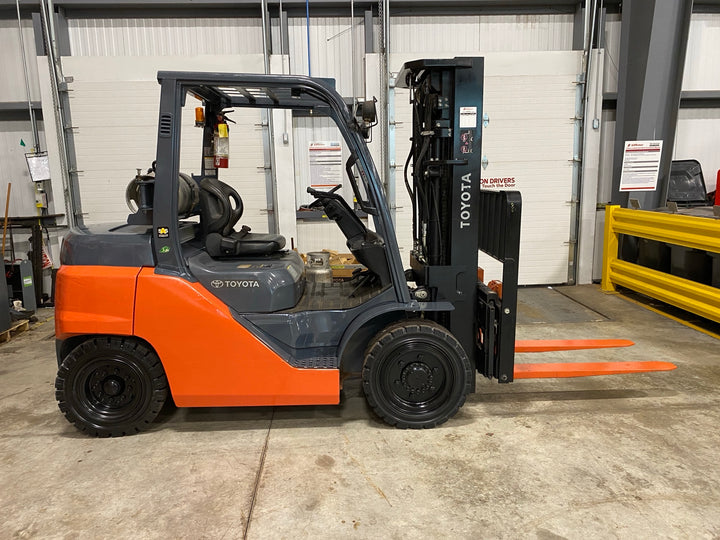 Used forklift for sale in Hamilton | 2015 TOYOTA 8,000 LB IC Pneumatic Forklift | Model: 8FG35U