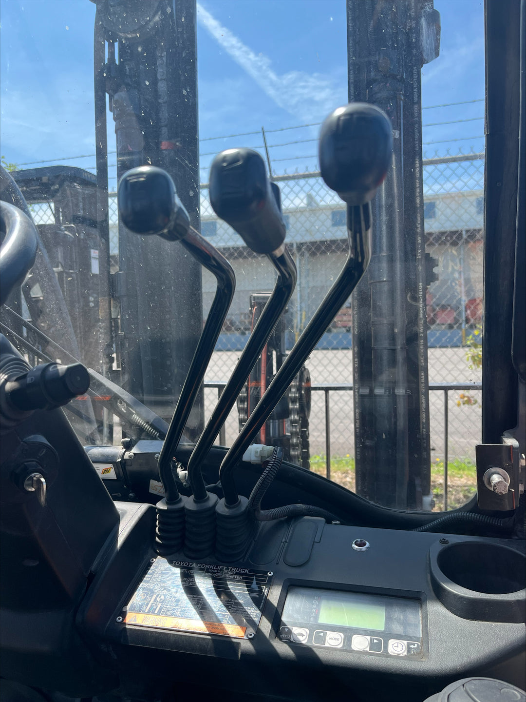 Used forklift for sale in Ottawa | 2021 TOYOTA 6,000 LB IC Pneumatic Forklift | Model: 8FGU30