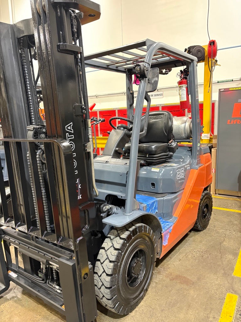 Used forklift for sale in Lachine | 2023 TOYOTA 5,000 LB IC Pneumatic Forklift | Model: 50-8FGU25