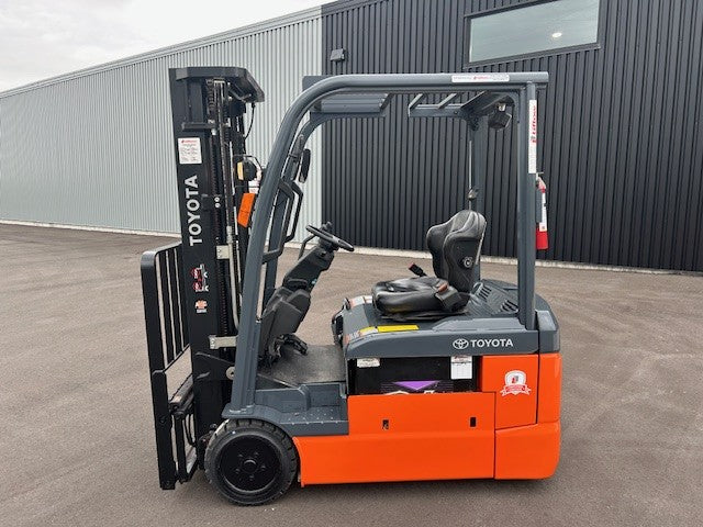 Used forklift for sale in Windsor | 2020 TOYOTA 4000 LB 3-Wheel Electric Forklift | Model: 8FBE20U