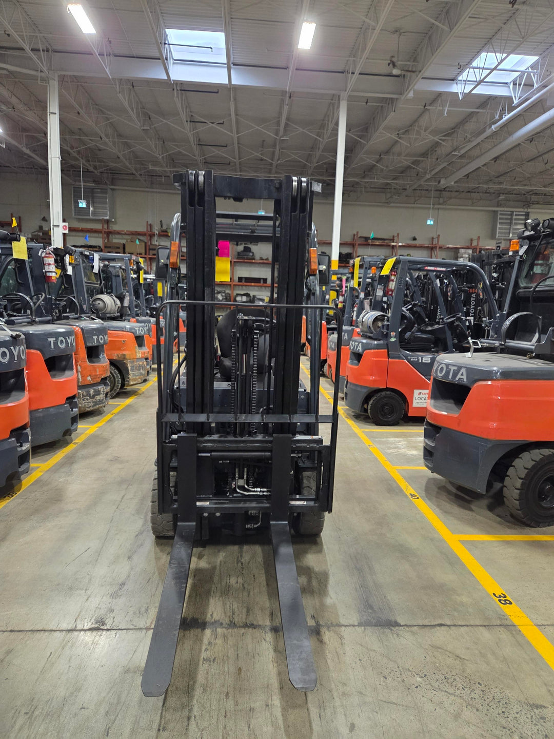 Used forklift for sale in Lachine | 2017 TOYOTA 3,500 LB 3-Wheel Electric Forklift Longbox | Model: 8FBEH18U