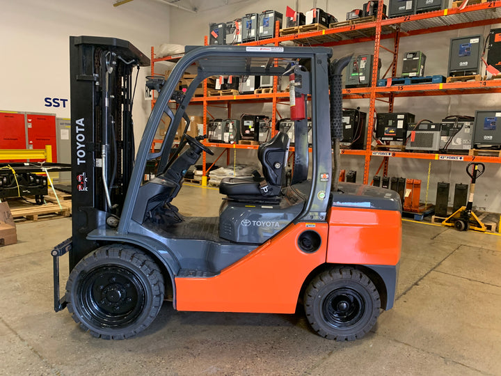 Used forklift for sale in Toronto | 2021 TOYOTA 6000 LB Diesel Pneumatic Forklift | Model: 8FDU30