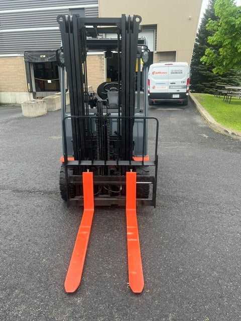 Used forklift for sale in Boucherville | 2016 TOYOTA 5,000 LB Electric Pneumatic Forklift | Model: 05-8FBM25T