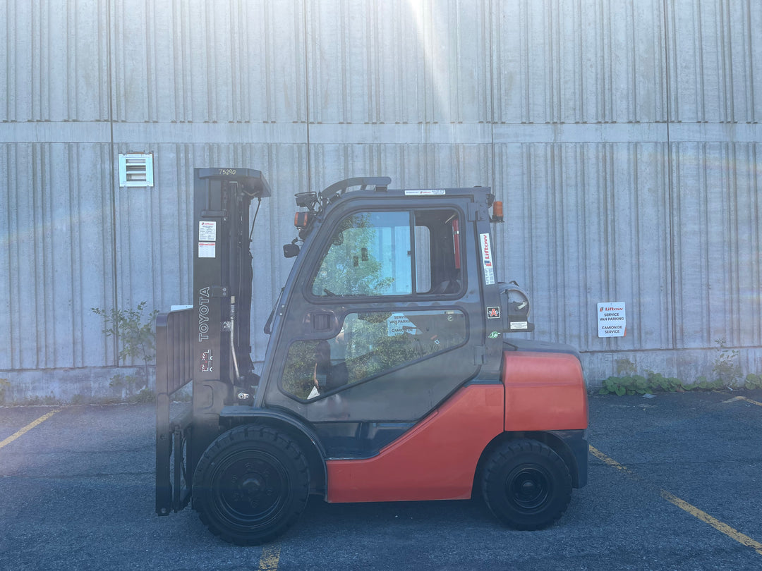 Used forklift for sale in Ottawa | 2019 TOYOTA 6,000 LB IC Pneumatic Forklift | Model: 8FGU30