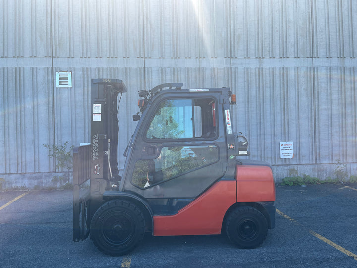 Used forklift for sale in Ottawa | 2019 TOYOTA 6,000 LB IC Pneumatic Forklift | Model: 8FGU30