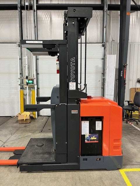 Used forklift for sale in London | 2018 TOYOTA 3,000 LB Electric Order Picker | Model: 7BPUE15240