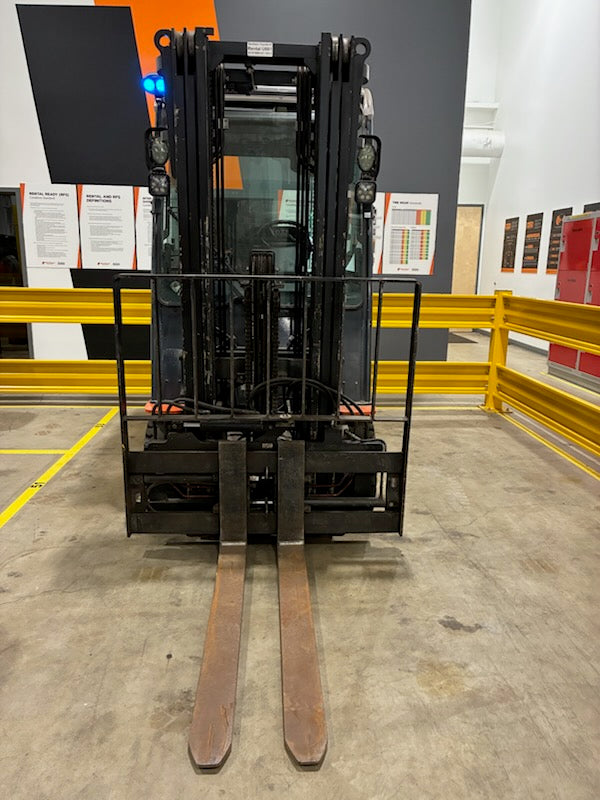 Used forklift for sale in Vermont | 2017 Toyota 5000 lbs capacity electric pnuematic 80 Volt w/charger . | Model: 05-8FBMK25T 