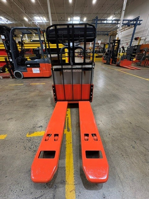 Used forklift for sale in Lachine | 2020 TOYOTA 6,000 LB Electric Walkie Rider Pallet Truck | Model: 8HBE30
