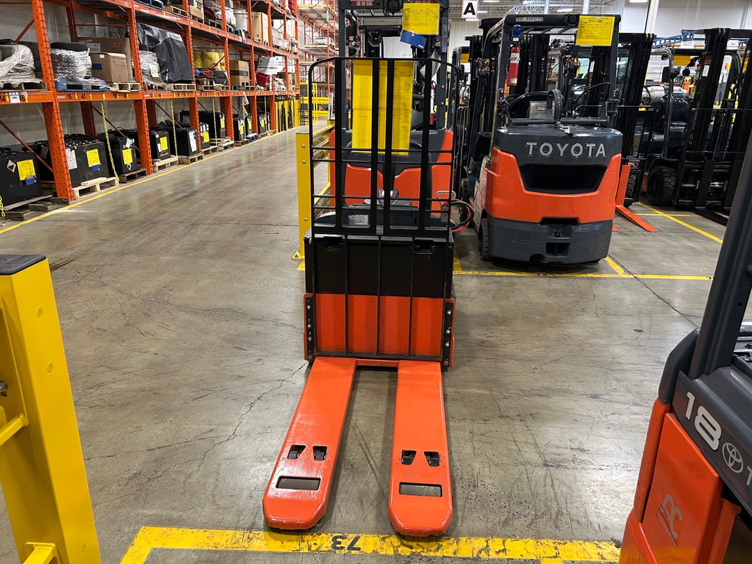 Used forklift for sale in Lachine | 2020 TOYOTA 6,000 LB Electric Walkie Rider Pallet Truck | Model: 8HBE30