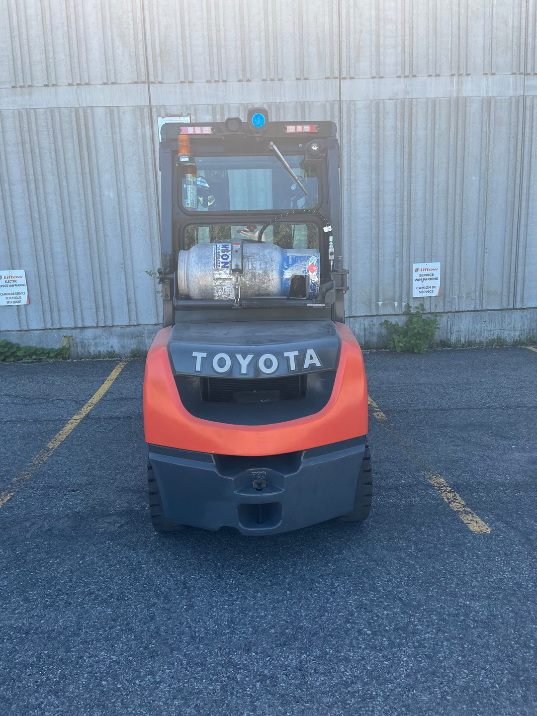 Used forklift for sale in Ottawa | 2019 TOYOTA 6,000 LB IC Pneumatic Forklift | Model: 8FGU30