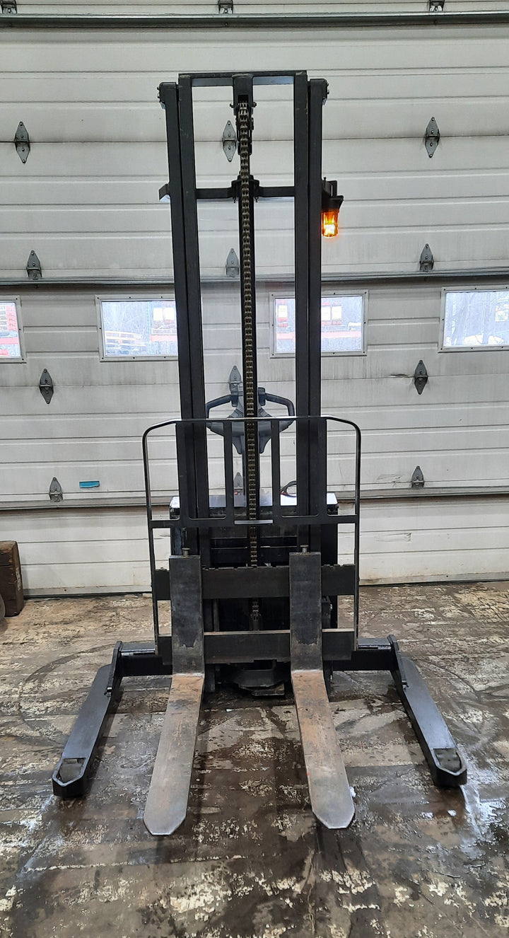 Used forklift for sale in Quebec | 2016 TOYOTA 2500 LB Electric Walkie Straddle Stacker | Model: 8BWS132L43