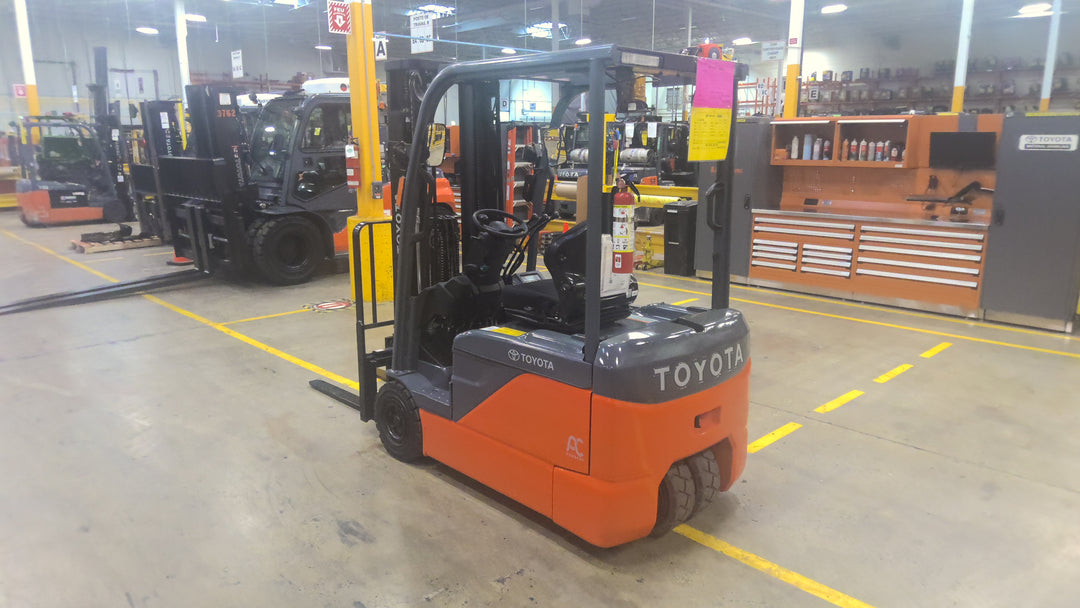 Used forklift for sale in Lachine | 2021 TOYOTA 4,000 LB 3-Wheel Electric Forklift | Model: 8FBE20U