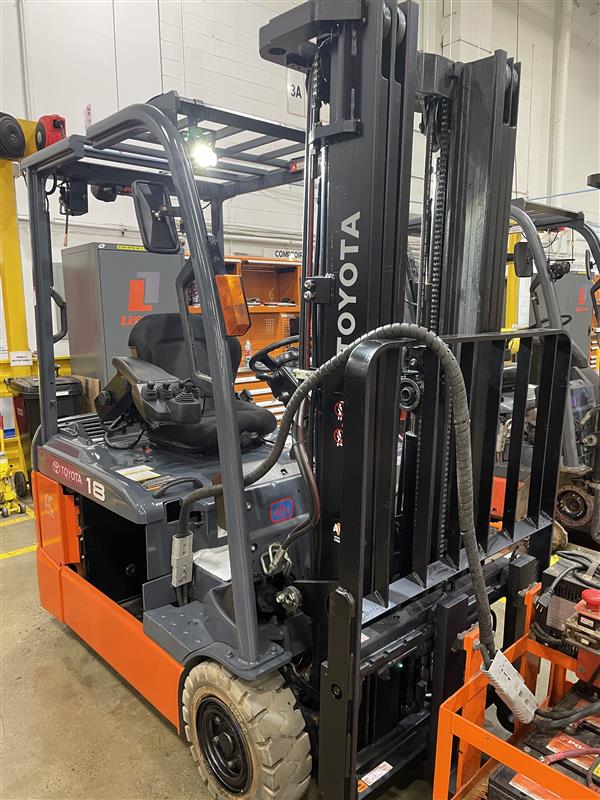 Used forklift for sale in Lachine | 2017 TOYOTA 3,500 LB 3-Wheel Electric Forklift Longbox | Model: 8FBEH18U