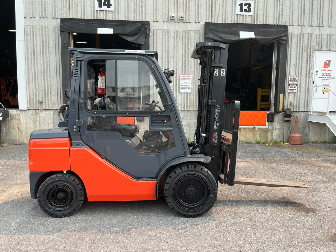 Used forklift for sale in Ottawa | 2021 TOYOTA 6,000 LB IC Pneumatic Forklift | Model: 8FGU30