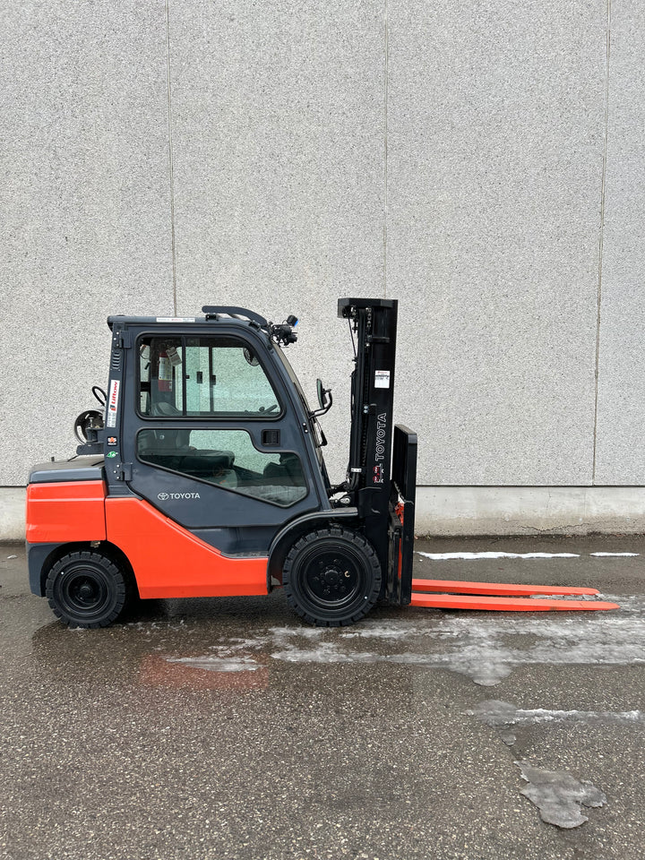 Used forklift for sale in Vaughan | 2021 TOYOTA 6,500 LB IC Pneumatic Forklift | Model: 8FGU32