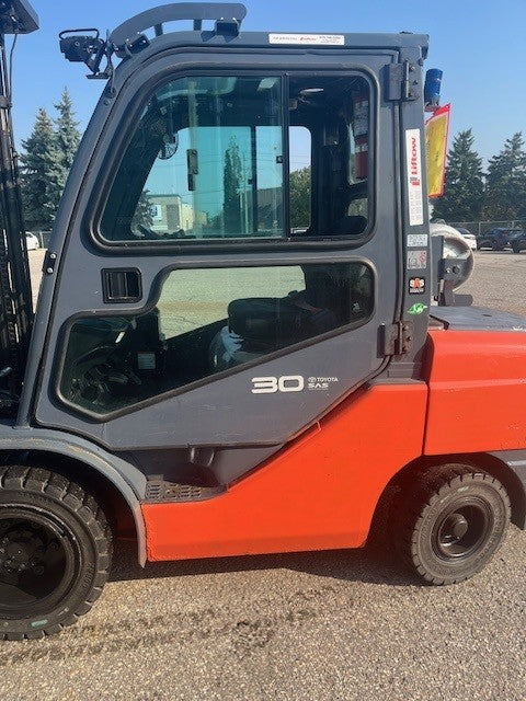 Used forklift for sale in Kitchener | 2019 TOYOTA 6500 LB IC Pneumatic Forklift | Model: 8FGU32