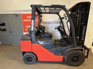 Used forklift for sale in Moncton | 2021 TOYOTA 5,000 LB IC Pneumatic Forklift | Model: 8FGU25