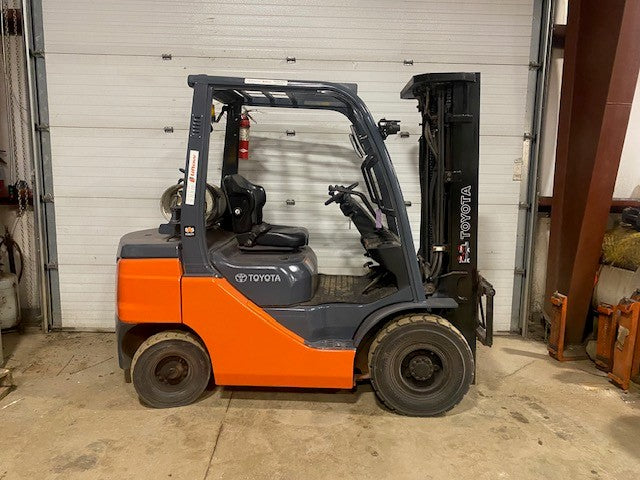 Used forklift for sale in Moncton | 2021 TOYOTA 5,000 LB IC Pneumatic Forklift | Model: 8FGU25