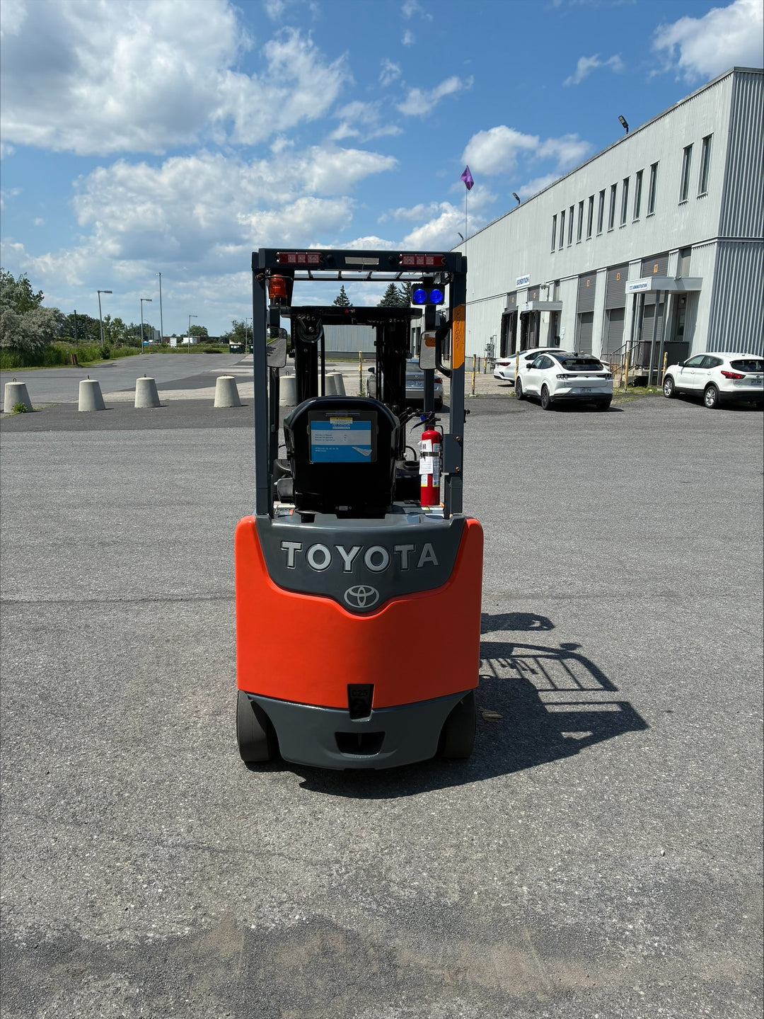 Used forklift for sale in Boucherville | 2022 TOYOTA 5,000 LB Electric Cushion Forklift | Model: 8FBCU25