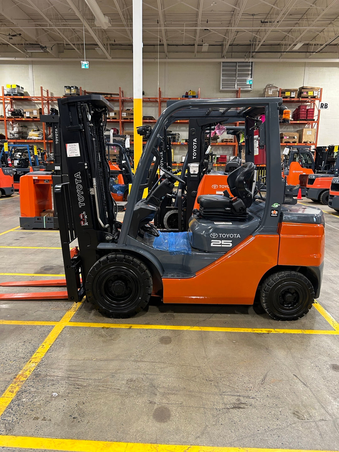Used forklift for sale in Lachine | 2023 TOYOTA 5,000 LB IC Pneumatic Forklift | Model: 50-8FGU25