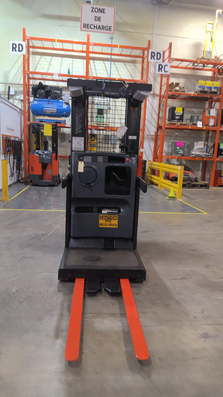 Used forklift for sale in Lachine | 2018 TOYOTA 3,000 LB Electric Order Picker | Model: 7BPUE15210