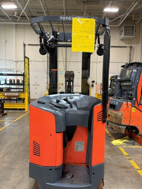 Used forklift for sale in Lachine | 2015 TOYOTA 3,500 LB Electric Reach Truck | Model: 9BR183S211