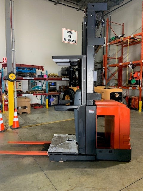 Used forklift for sale in Boucherville | 2017 TOYOTA 3000 LB Electric Order Picker | Model: 6BP152S300
