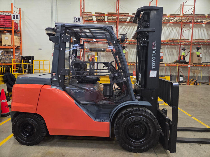 Used forklift for sale in Lachine | 2017 TOYOTA 10,000 LB Diesel Pneumatic Forklift | Model: 8FD45U